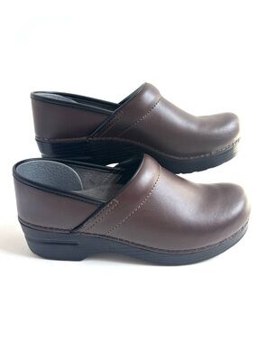 Dansko Women's Professional Leather Clog Shoes  Dark Brown Size US 8.5-9 EU 39